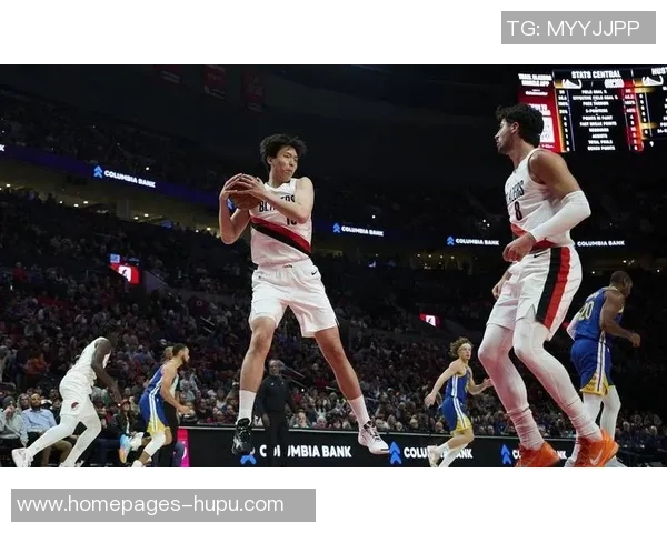 2021年NBA常规赛精彩对决开拓者与猛龙的激烈碰撞与精彩瞬间回顾 2021年NBA常规赛精彩对决开拓者与猛龙的激烈碰撞与精彩瞬间回顾